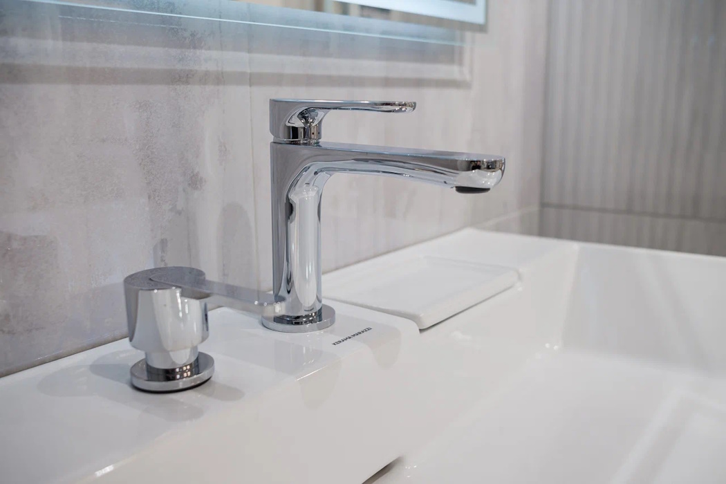 Комплектующие продукции KERAMA MARAZZI: смесители Newform, фурнитура Hettich, сливные механизмы Alcaplast